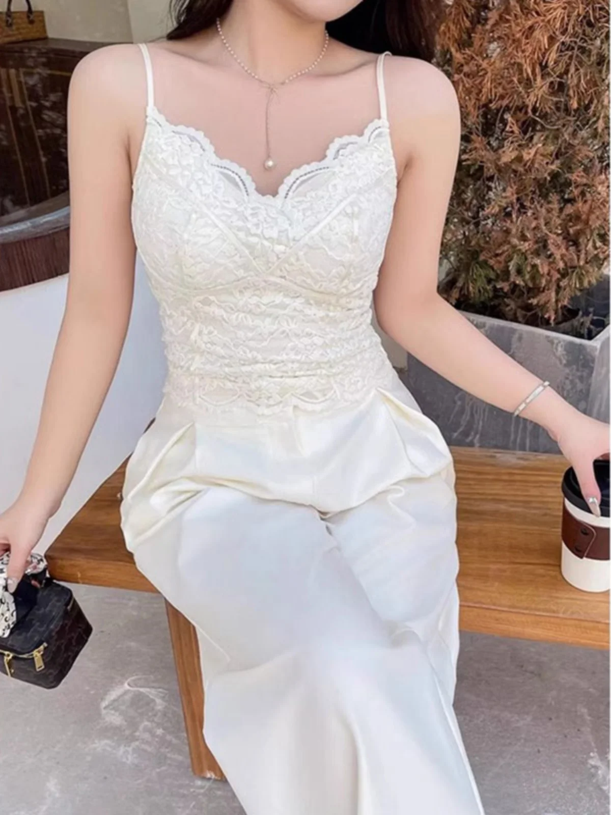 Lace V-Neck Small Strap Vest Women's Inner Wear Autumn Beautiful Back Bra Integrated Fishbone Chest Clothes Sexy Top