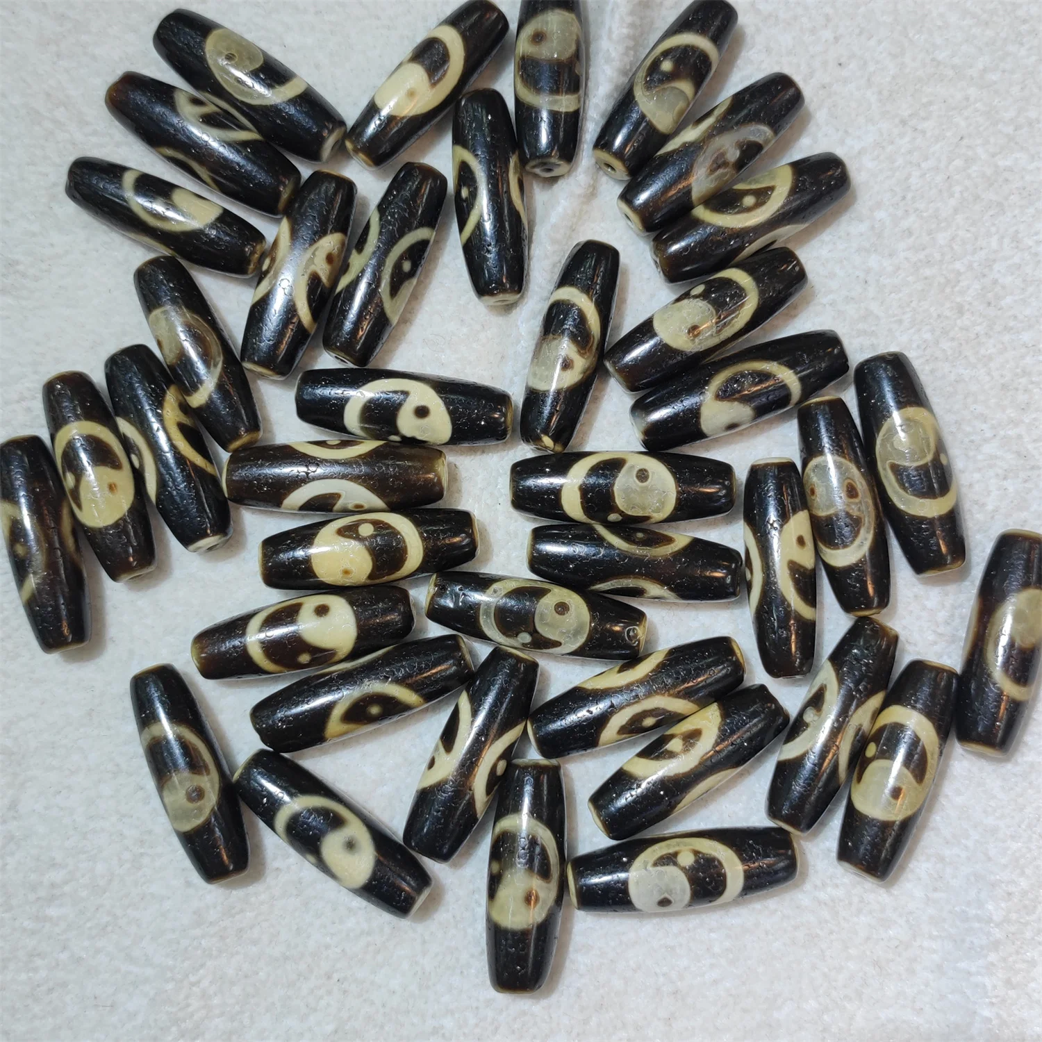 1pcs/lot Natural Old Agate Dzi C-shaped fish scales horseshoe pattern 40mm Black-yellow Ethnic style jewelry handiwork beads