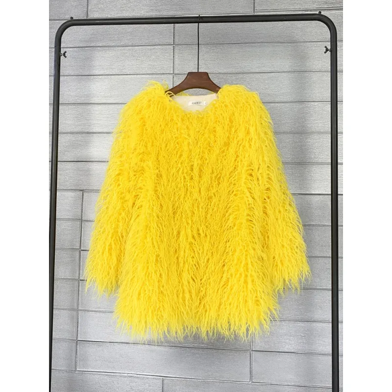 معطف فرو صناعي بلون سادة على الطراز الكوري لعام 2026 معطف نسائي متوسط الطول مصنوع من صوف الشاطئ المقلد وهو فردي وناعم #4