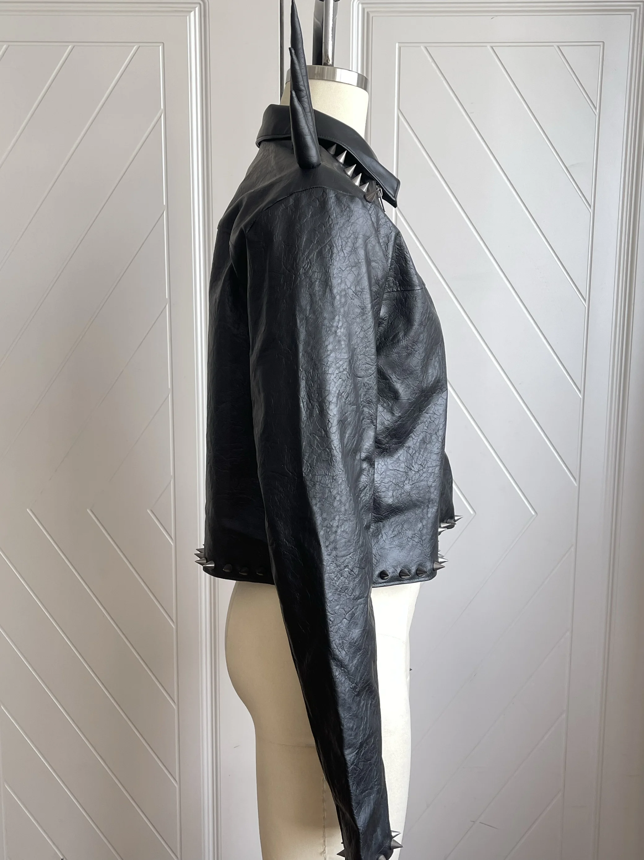 Sli k PU cuir Jaet manteau femme Rivet décoré coupe ajustée ort fermeture à glissière Long col Sve Faionable