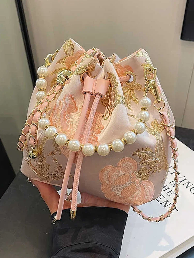 

Elegant Pearl Chain Banquet Bag for Women Pink Flower Embroidery Drawstring Bucket Crossbody Bags Versatile Party Handbags