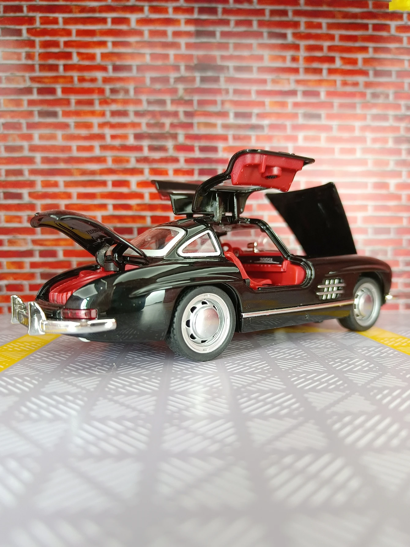 

1:32 300SL классический ностальгический классический автомобиль из сплава модель автомобиля с откатной спинкой акустооптический дверной игрушечный автомобиль тонкого качества и хорошего качества