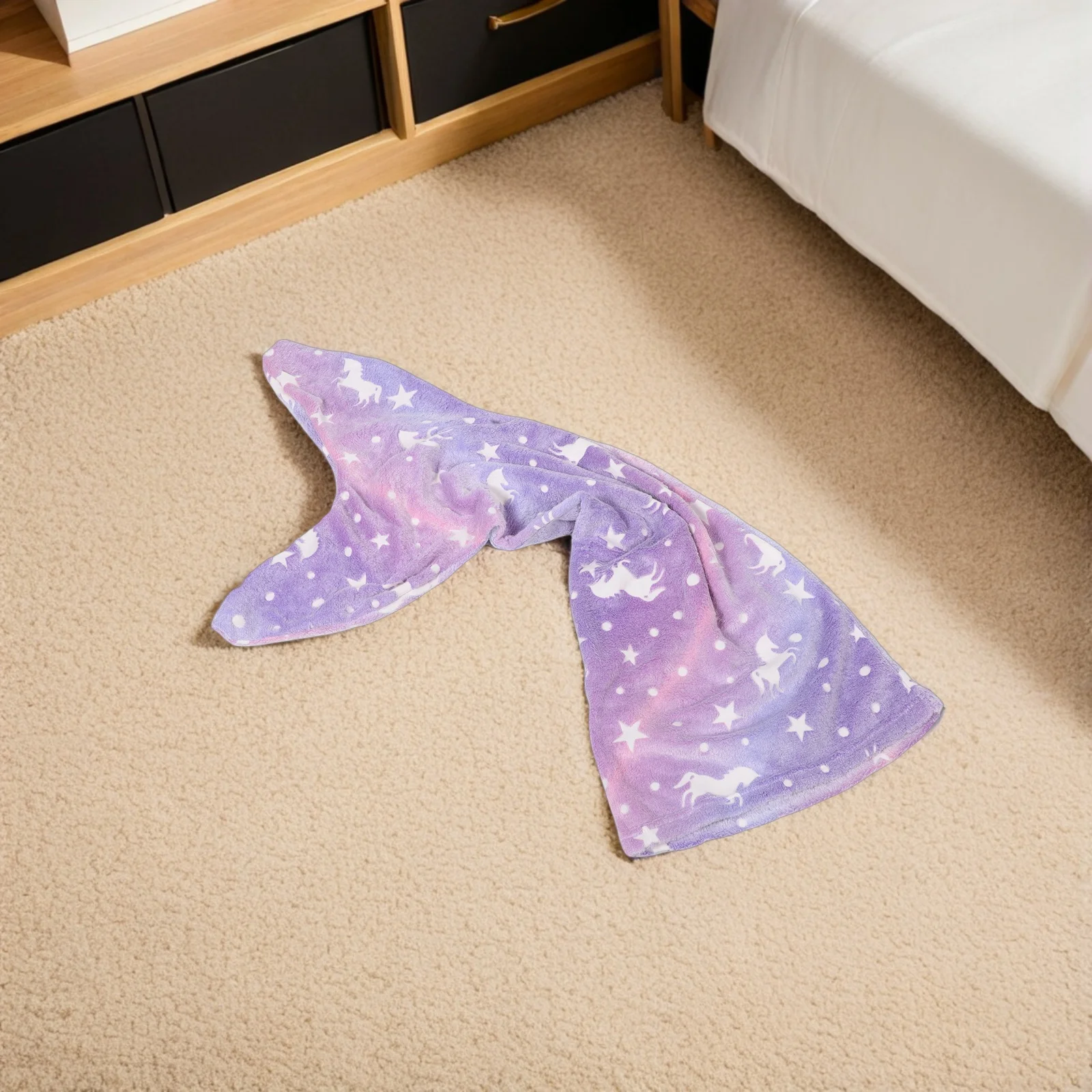 

Kids Mermaid Tail Blanket with Luminous Design Wearable Soft Sleeping Bag for Toddlers Cozy Bedtime in The Dark