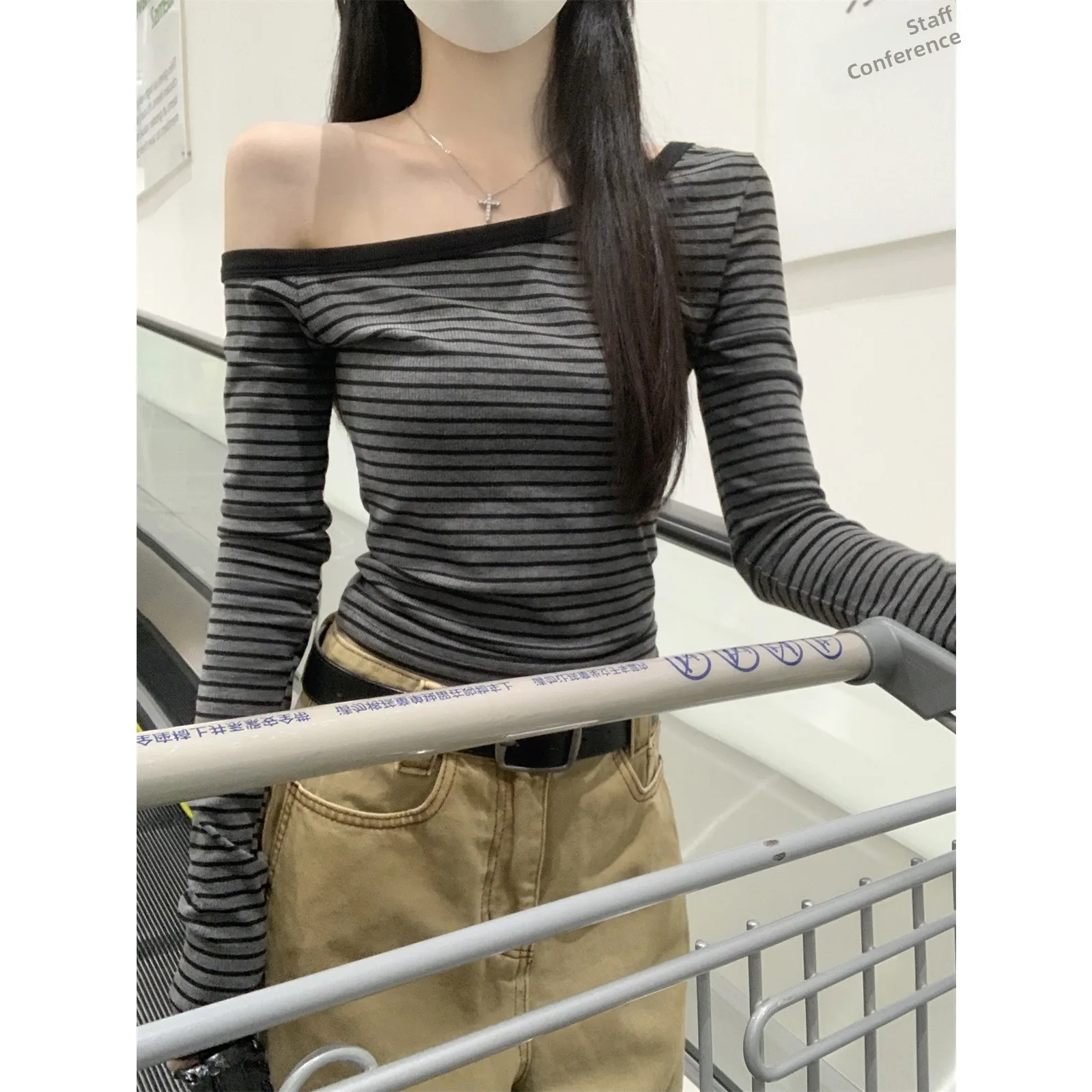 Advanced Design Sensation Shoulder Bared Long Sleeve T Shirt Women's New Style Autumn Korean Striped Diagonal Shoulder Top