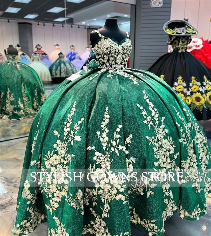 Vestido De quinceañera verde esmeralda brillante, apliques De encaje, Vestido De baile sin mangas, corsé De flores 3D, 15 años, 2023