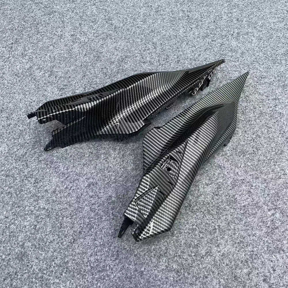 

The ABS motorcycle fairing is suitable for the new 22 23 24 2022-2024 carbon fiber paint on the inner side panel of the R7 rear