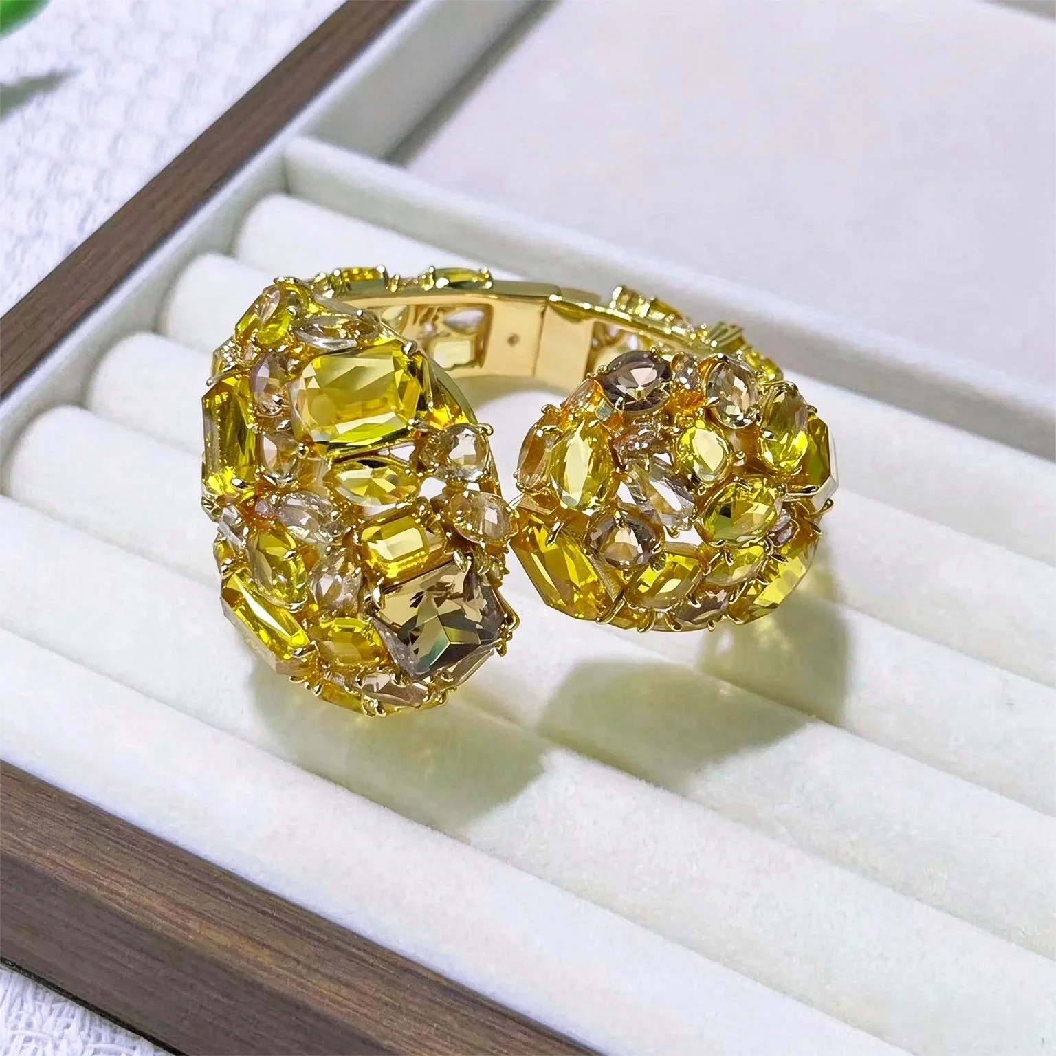 Chic Multi‑Shape Yellow‑Hue Jewelry Set for Ladies, Matching Necklace Bangle Earring Kit for Banquet Prom Outfit