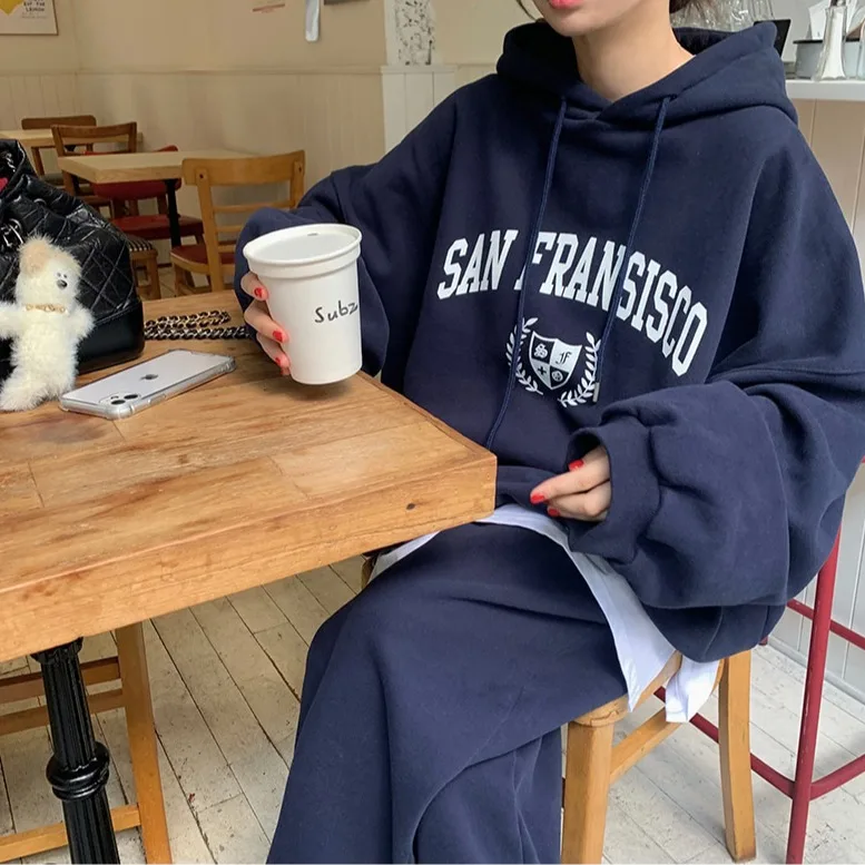 ชุดเซ็ต 2 ชิ้น เสื้อฮู้ดดี้ผ้าฝ้ายทรงหลวมสบายสไตล์ลำลอง พร้อมกางเกงขายาว สปอร์ต สตรีทแวร์ สำหรับผู้หญิง เหมาะสำหรับหลากหลายโอกาส