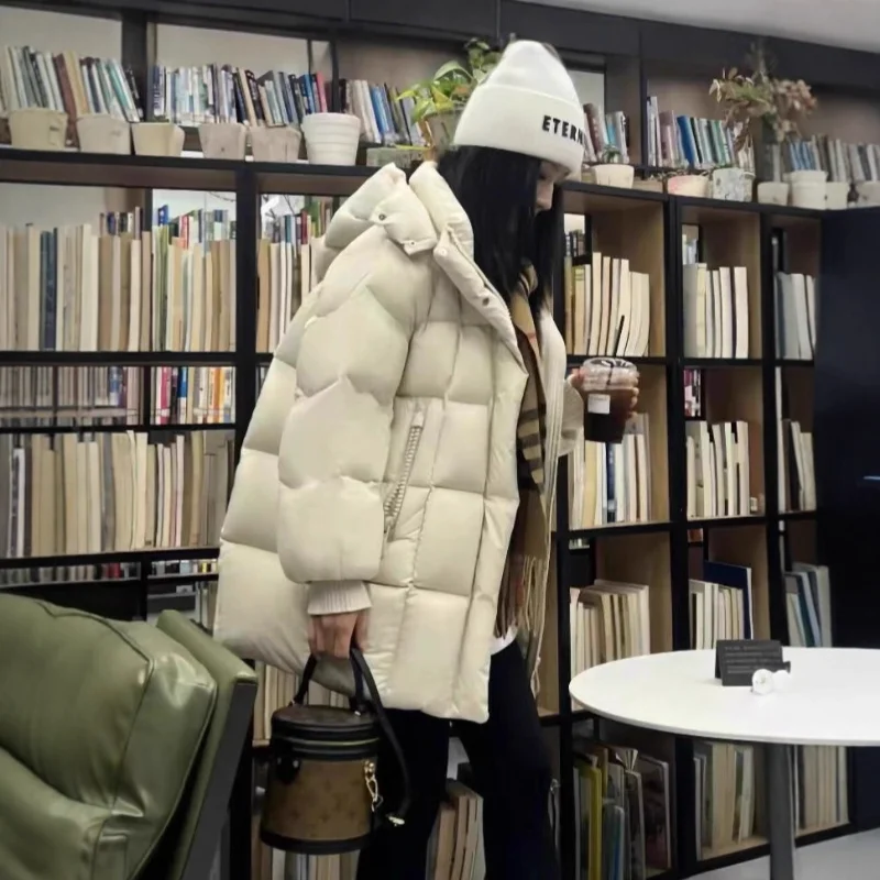 سترة نسائية قصيرة للأسفل 2025 شتاء جديد وصول ركاب نمط عصري مقنع معطف سميك دافئ