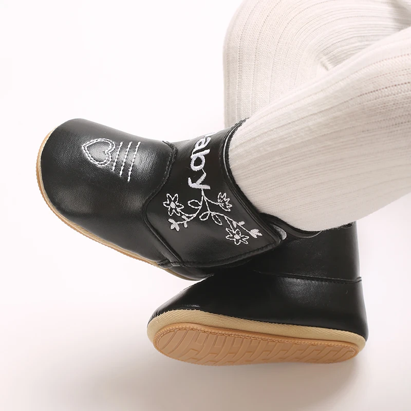 Modische Baby-Stiefel (0-18 Monate) mit niedlichem Aufdruck, hochwertiger, weicher PU-Antirutschsohle für Frühling und Herbst, Lauflernschuhe für Neugeborene – Detail 25