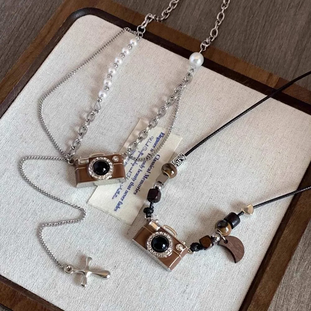 

Vintage Brown Camera Pendant Necklace Hip-Hop Luxury Style Long Chain Necklace Retro Khaki Unique Fashion Accessories