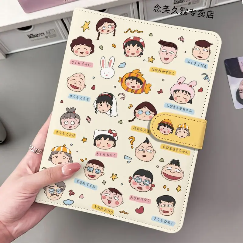 Libro de Almacenamiento de Hojas Sueltas de Cuero Impermeable de 23 cm y 10 Páginas con Cuatro Compartimentos, Diseño Chibi Maruko-Chan, para Tarjetas Pequeñas de Tres Pulgadas, Regalos Navideños