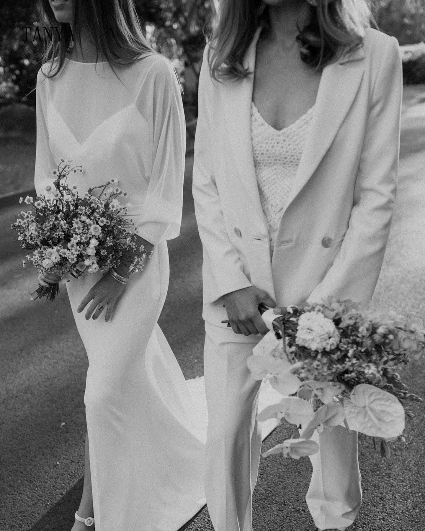 Elegancka suknia ślubna Merimaid z miękkiej satyny i szyfonu z długimi rękawami bez pleców z wysokim rozcięciem i prostą suknią ślubną G4555