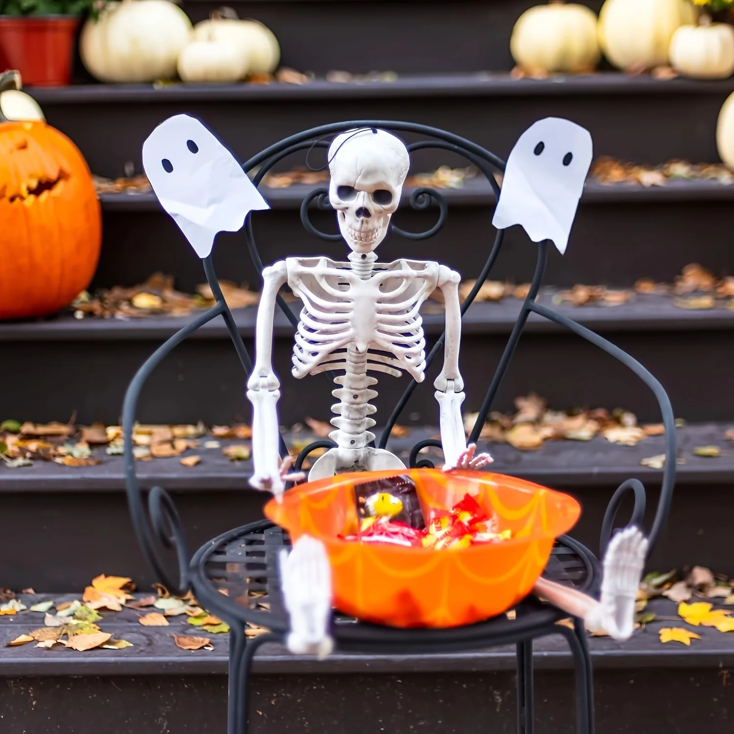 Bewegliches Ganzkörper-Skelett als Halloween-Dekoration, Hängender Totenkopf aus Kunststoff mit beweglichen Gelenken für Spukhaus-Partys – Detail 5