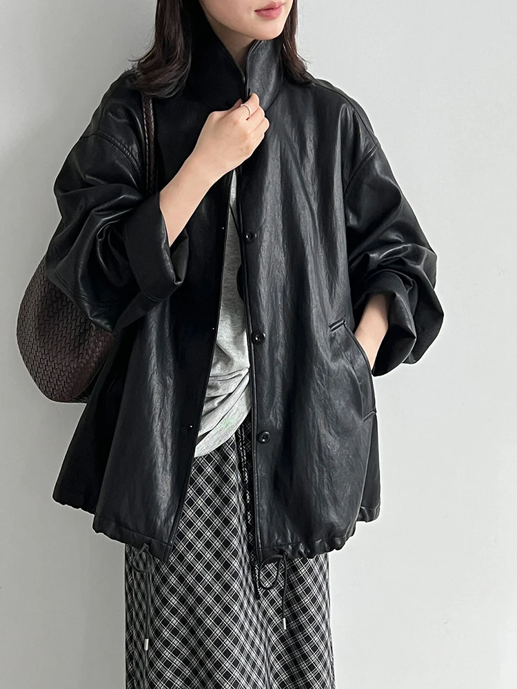 [EAM] Beige Drawstring Big Size PU Leather Jacket New Stand Collar Long Sleeve Women Coat Fashion Tide Spring Autumn 2026 1DJ949