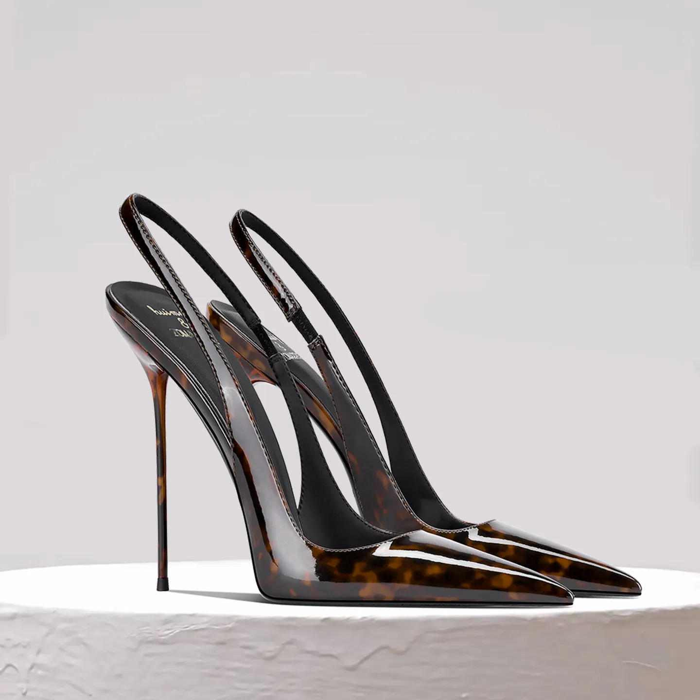 New pointed, slim heeled high heels for women, versatile and fashionable toe caps for commuting without tiring feet