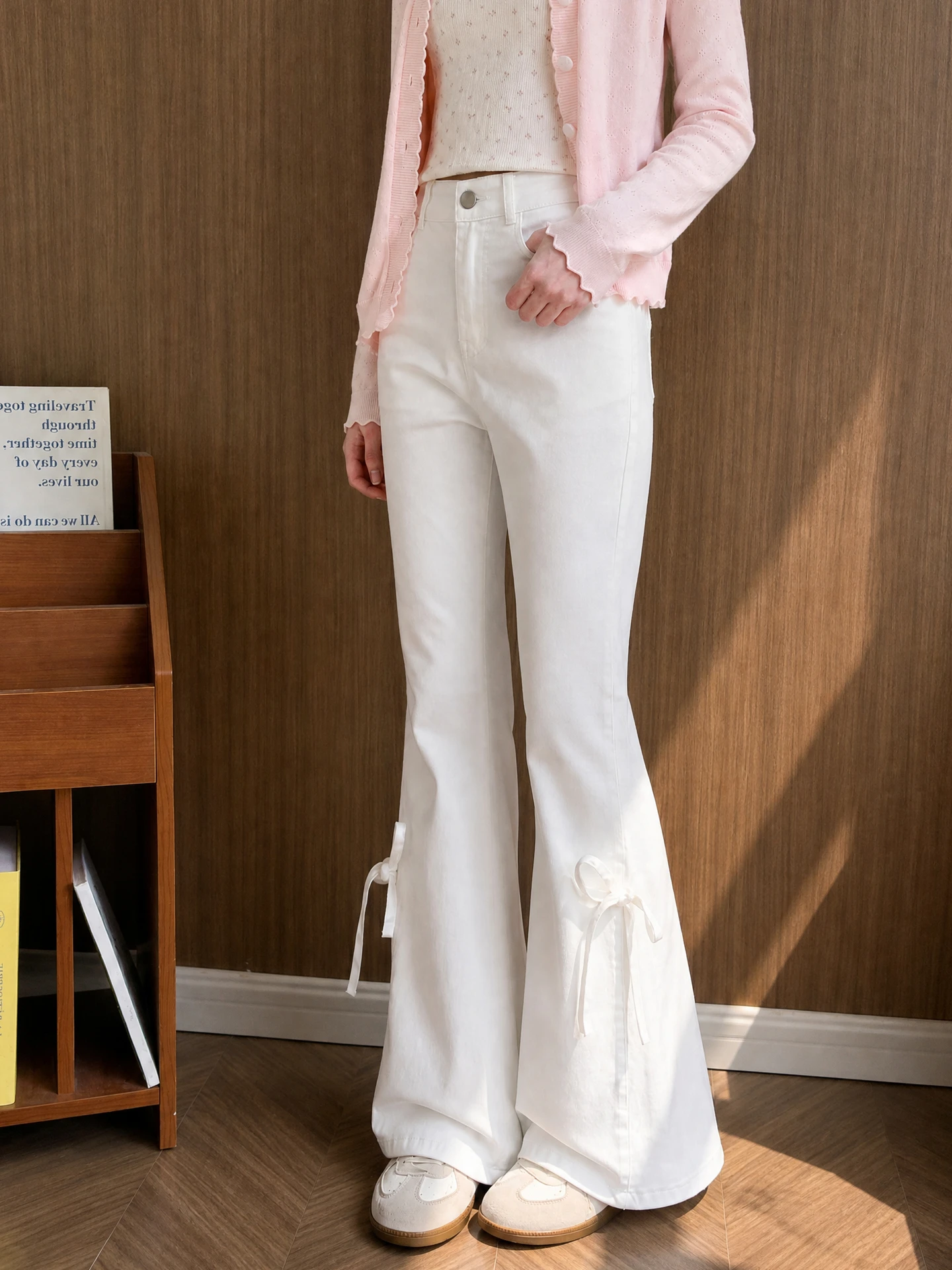 Sweet High Waist Flared White Denim Jeans Women's New 2026 3D Bow Design Long Pants Autumn Standard Fit Standard Stretch
