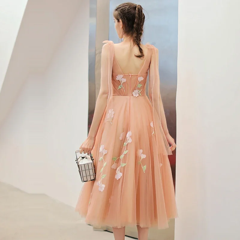 Si tratta di Yiiya Abito da ballo personalizzato Rosa Tulle Floreale Scollo a V Abiti da gala A-line Lunghezza tè Plus size Donna Abiti da cerimonia per feste