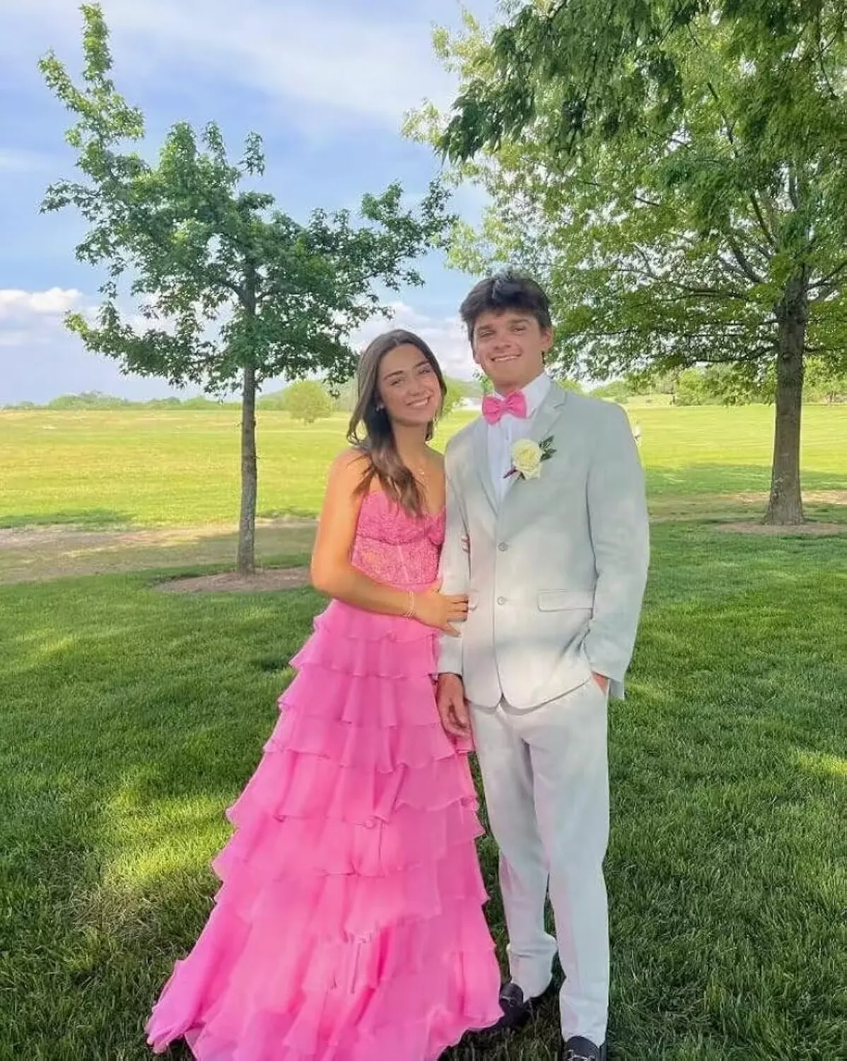 

Customized Lace Embroidery Strapless Chiffon A-line Prom Dresses Elegant Sleeveless Floor Length Formal Evening Party Gowns