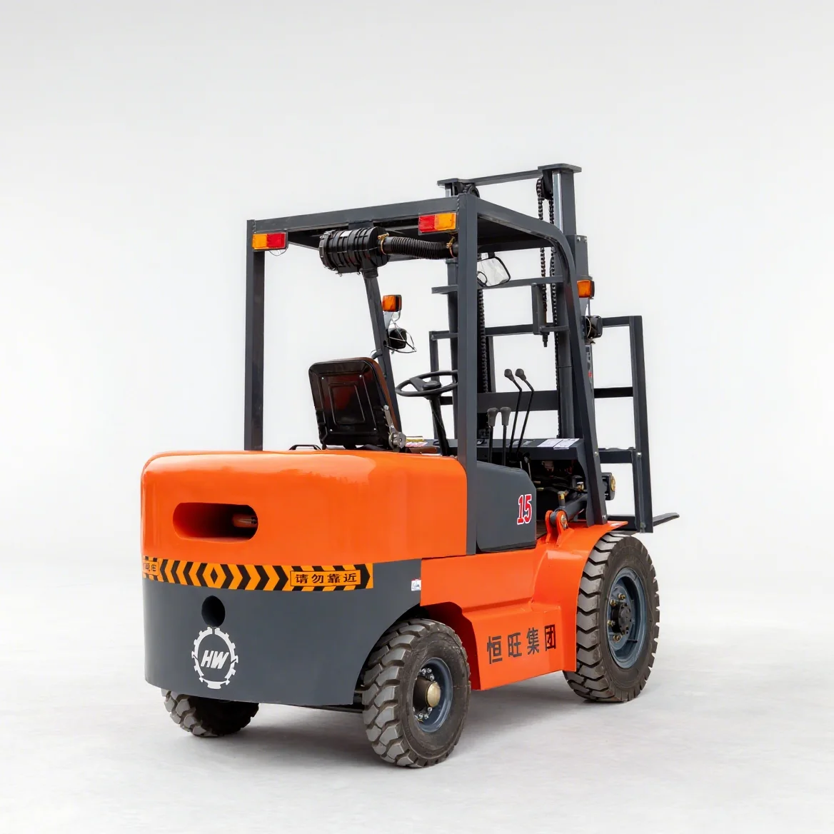 HW 1.5 ton Diesel Forklift 4x4 Wheels Strong Power Warehouse Fuel Forklift Efficient and long-lasting Operation forklifts Custom