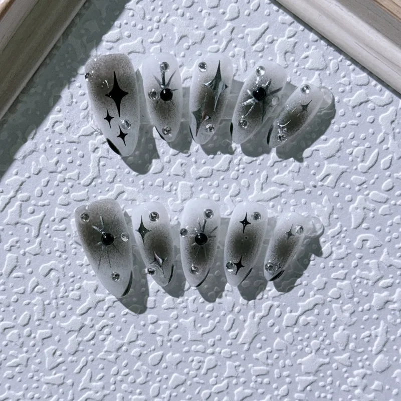 

Набор из 10 искусственных ногтей ручной работы с эффектом миндаля, накладные ногти с инструментами, черные, серые, серебряные, с звездами и стразами