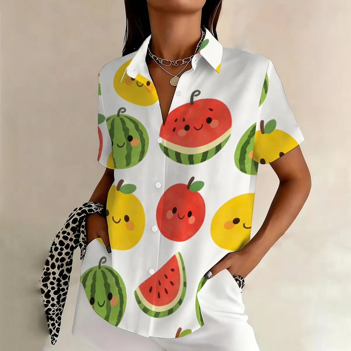 

Летняя женская рубашка больших размеров с короткими рукавами, с забавным фруктовым принтом, энергичная и игривая, подходит для отпуска и отдыха.