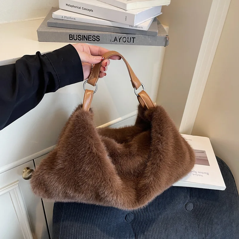 

New Korean Commuter Hobo Bags Women Fluffy Textured Casual Crossbody Bags Winter Fashion Furry Simple and Versatile Shoulder Bag