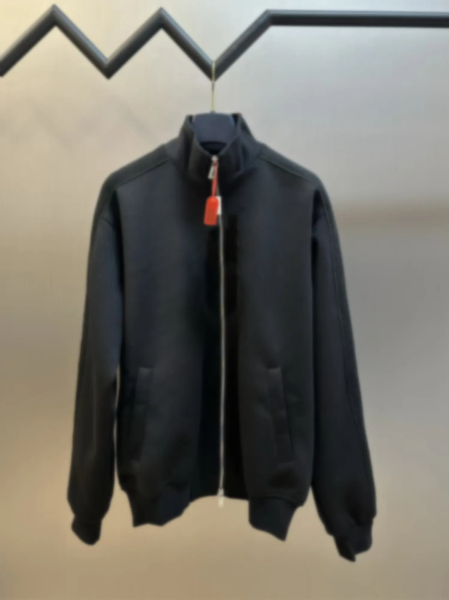 

Универсальная куртка на молнии и свободные мужские брюки с вышивкой и поясом из тканого материала, коллекция Весна 2026