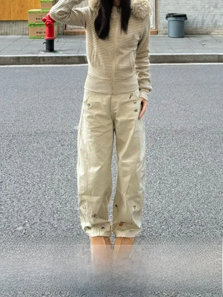 

Ретро джинсы с мультяшной вышивкой, утепленные, бежевые, женские, осенне-зимние, новые, облегающие, с высокой талией, широкие штанины