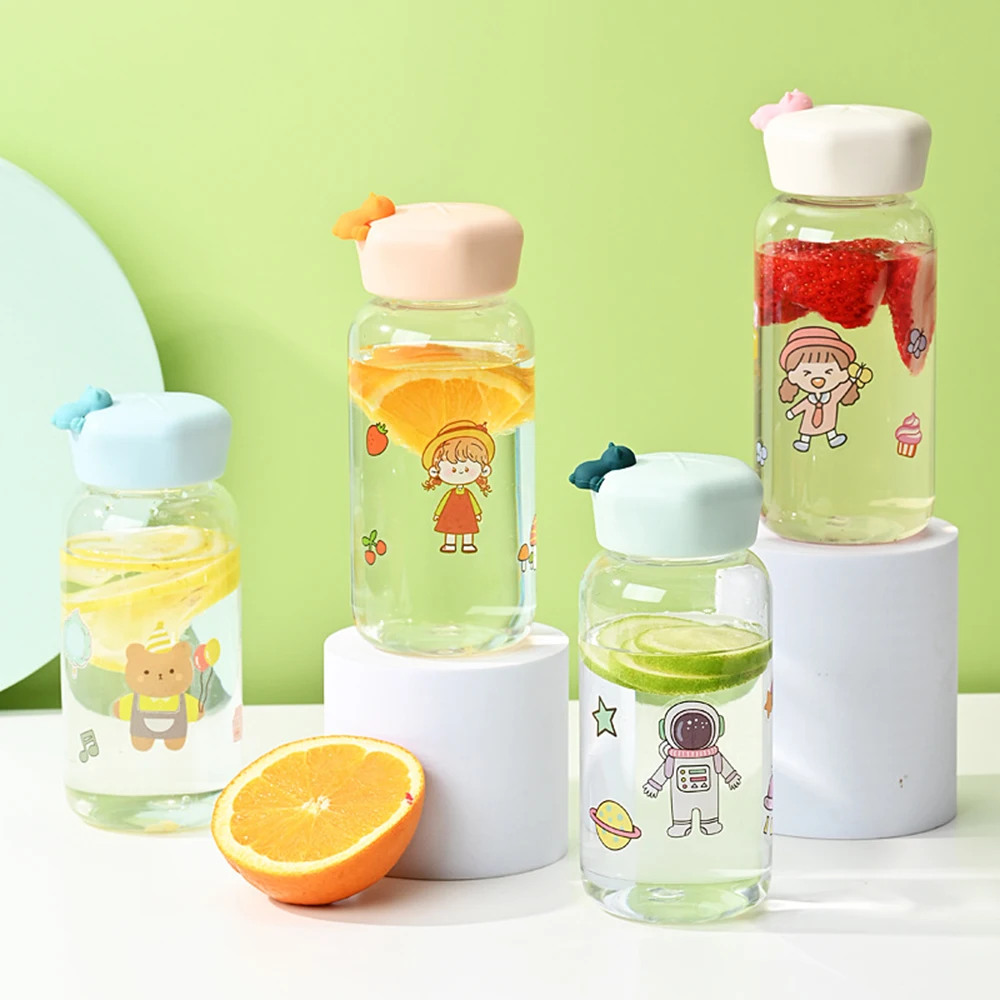 Cartoon-Frucht-Wasserbecher, versiegelt und auslaufsicher mit Griff, hochwertiger tragbarer Geschenkbecher für Studenten im Freien