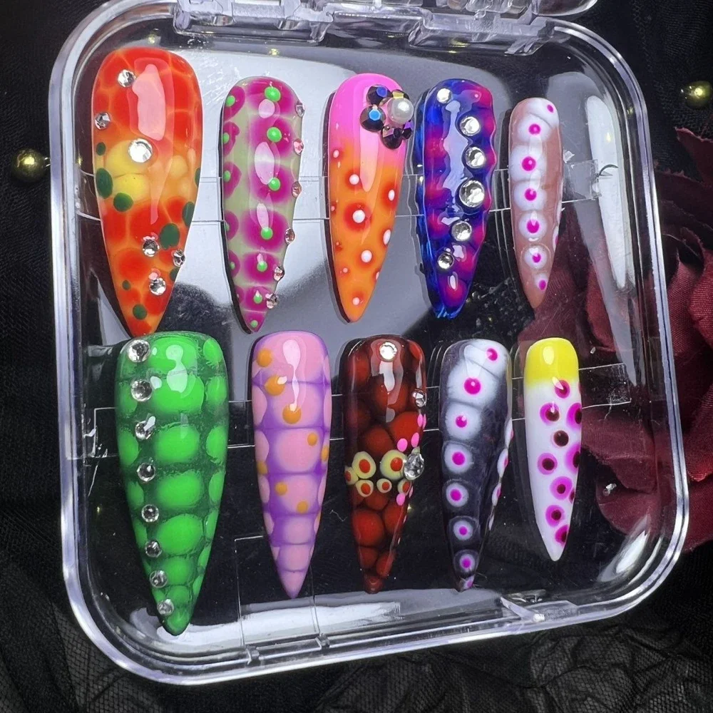 عالية الجودة القوطية الظلام الشرير نمط اليدوية الأظافر وهمية Y2K عيون سلسلة معدنية فراشة الزهور طويلة خنجر التابوت أظافر صناعية