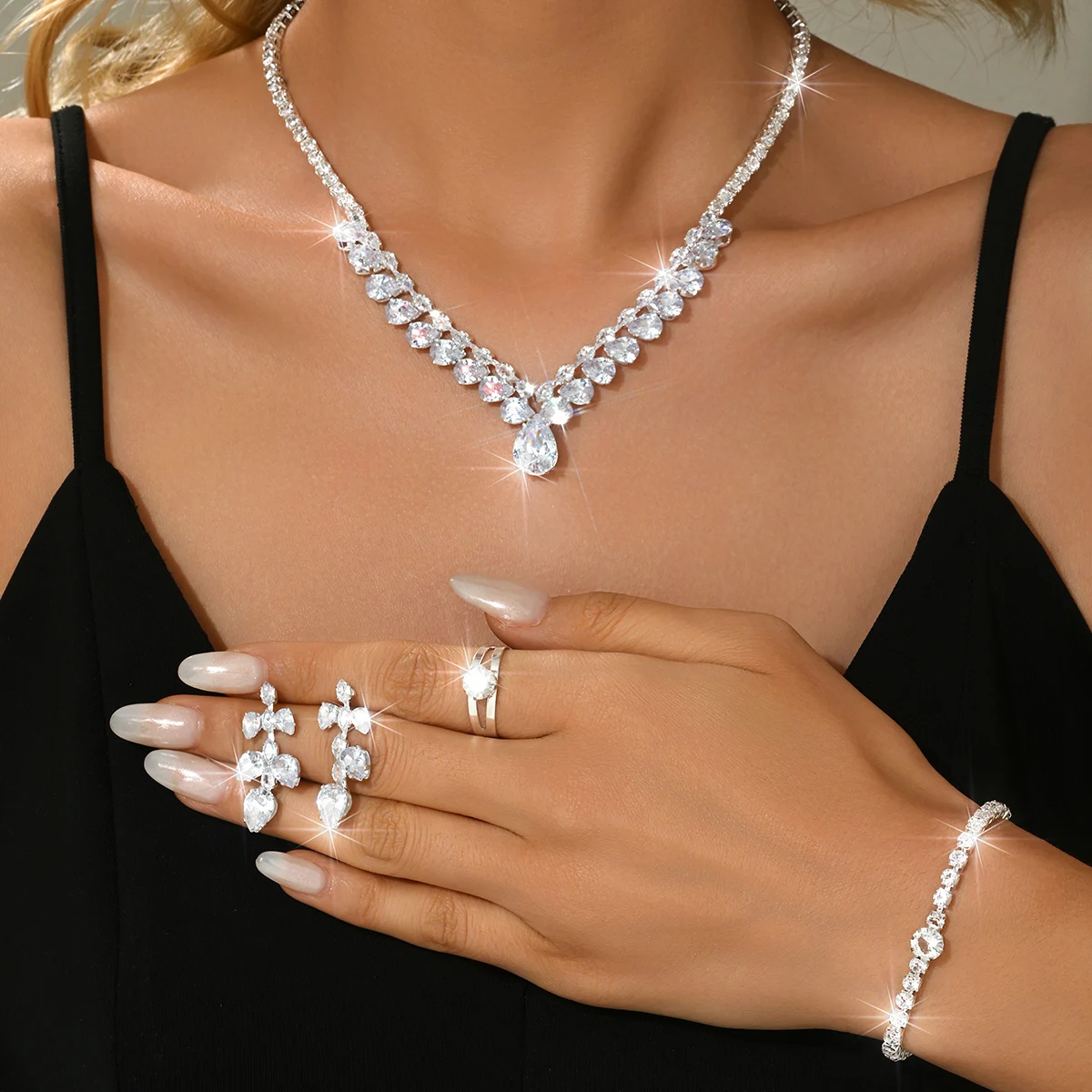 Design inspired water droplet shaped full diamond trendy simple and generous necklace earrings bracelet ring four piece set