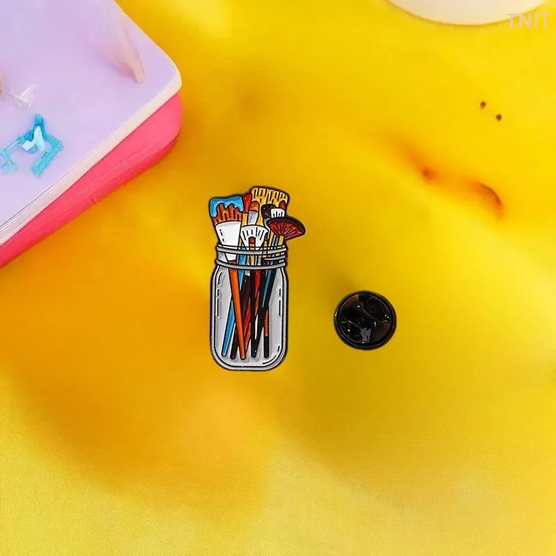 Paint Brush - Pędzle malarskie w przezroczystym słoiku, przypinka