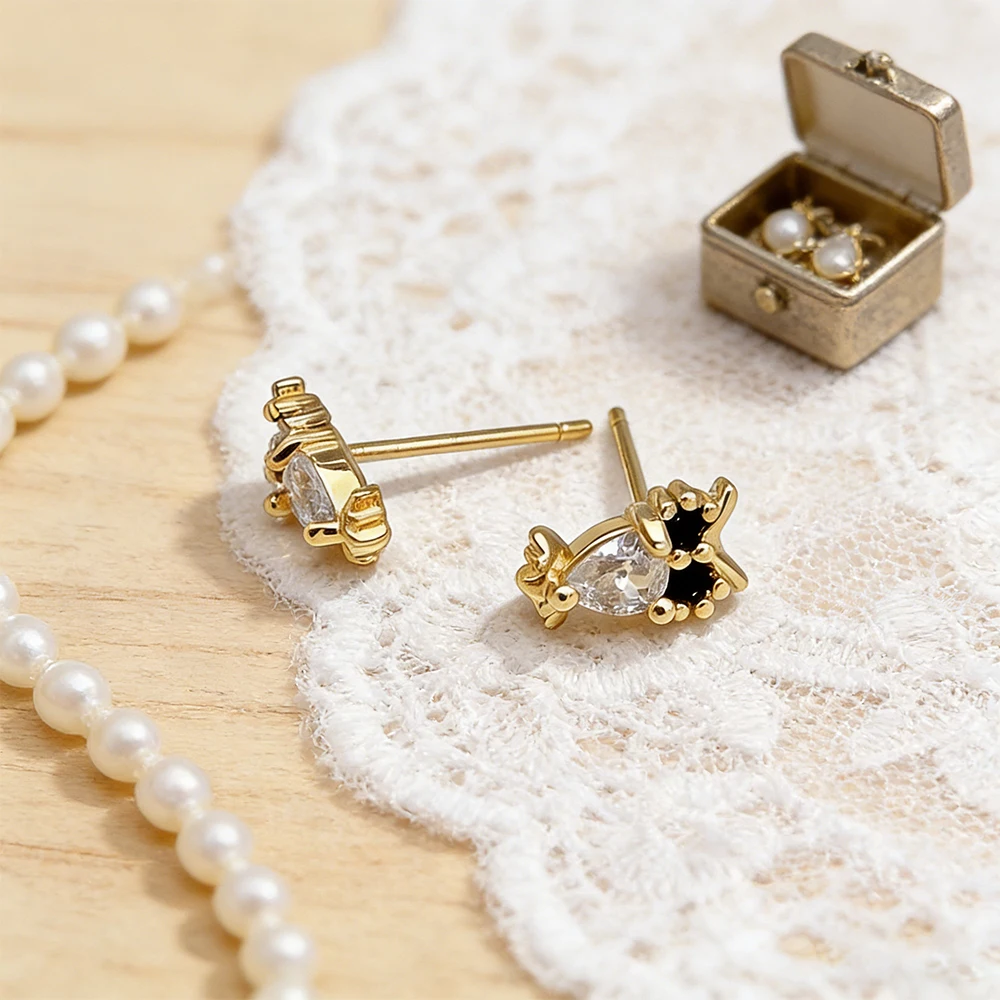 Cute Minimalist Cat Paw Stud Earrings Dainty Cubic Zirconia Kitty Claw Earrings Lovely Animal Earrings for Women Daily Wear Gift
