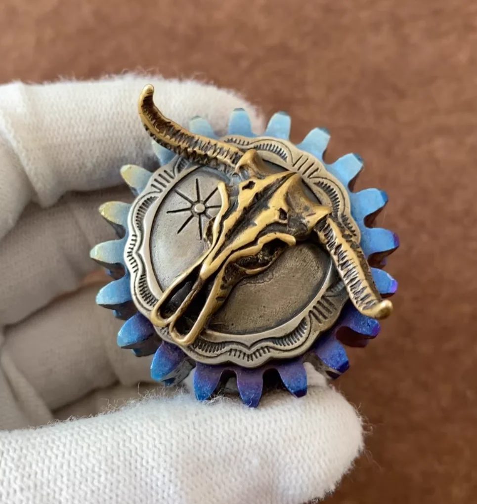 ของเล่นบีบคลายเครียดแบบหมุน EDC Gear ไทเทเนียมเรนโบว์