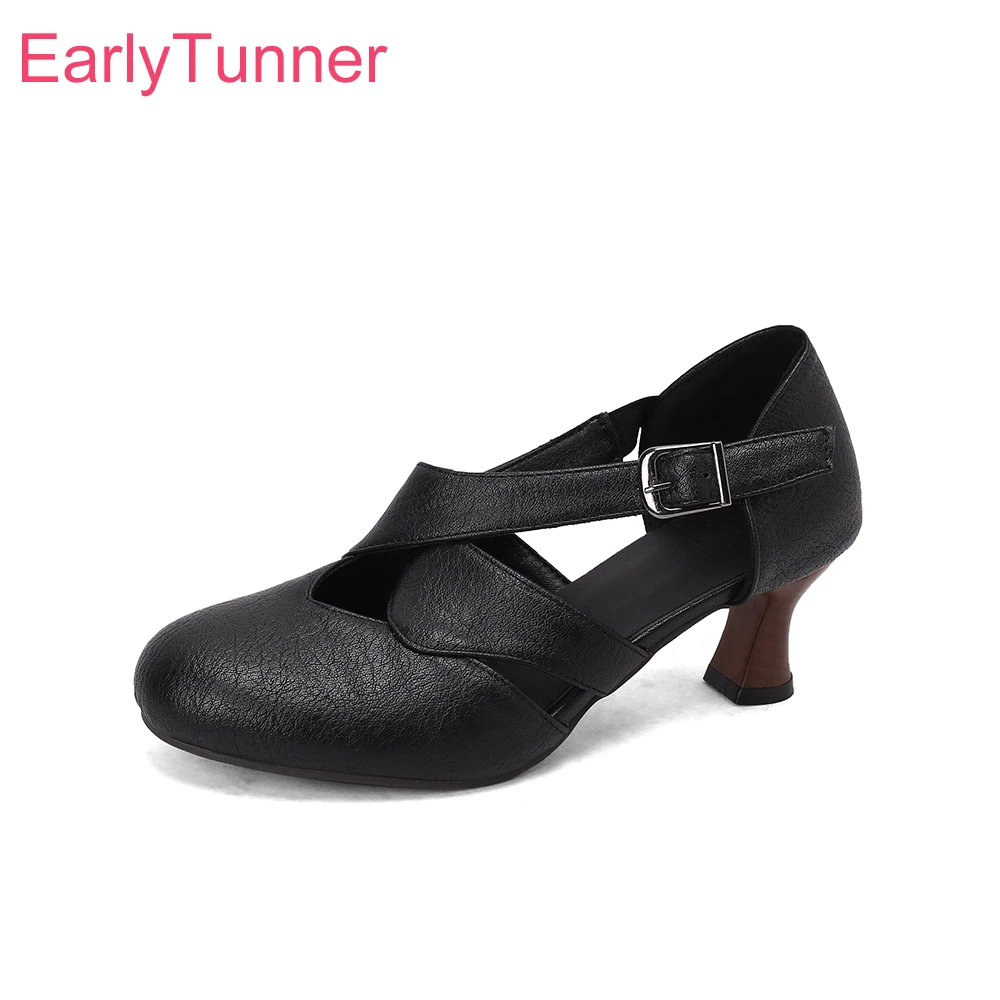 

2025 Новые летние классические черно-белые женские сандалии Hot Round Toe High Heels School Lady Shoes Plus Small Big Size 32 43 45 50