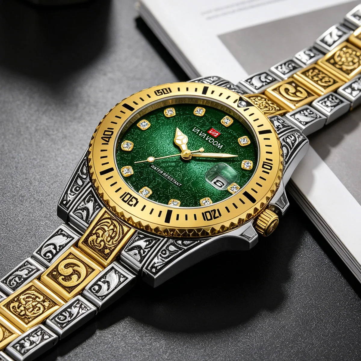 Stainless Steel Men Watch 42mm Luxurious Rhinestone Scale Retro Relief Strap Quartz Clock Green Diving Series Business Wristatch
