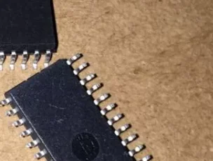 PIC16F886-I/SO PIC16F886-I/SP DIP28 SOP28 both have direct insertion patch