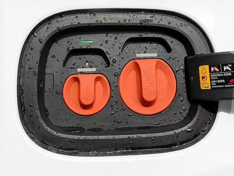 لـ Polestar 2 غطاء حماية لمنفذ شحن السيليكون المغناطيسي مقاوم للغبار وملحقات السيارة المقاومة للماء