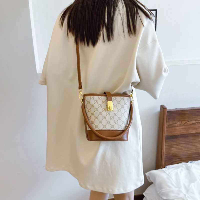 

Fashionable Designer Tote Bag Women's Leather Crossbody Shoulder Handbag Chic Ladies Evening Purse