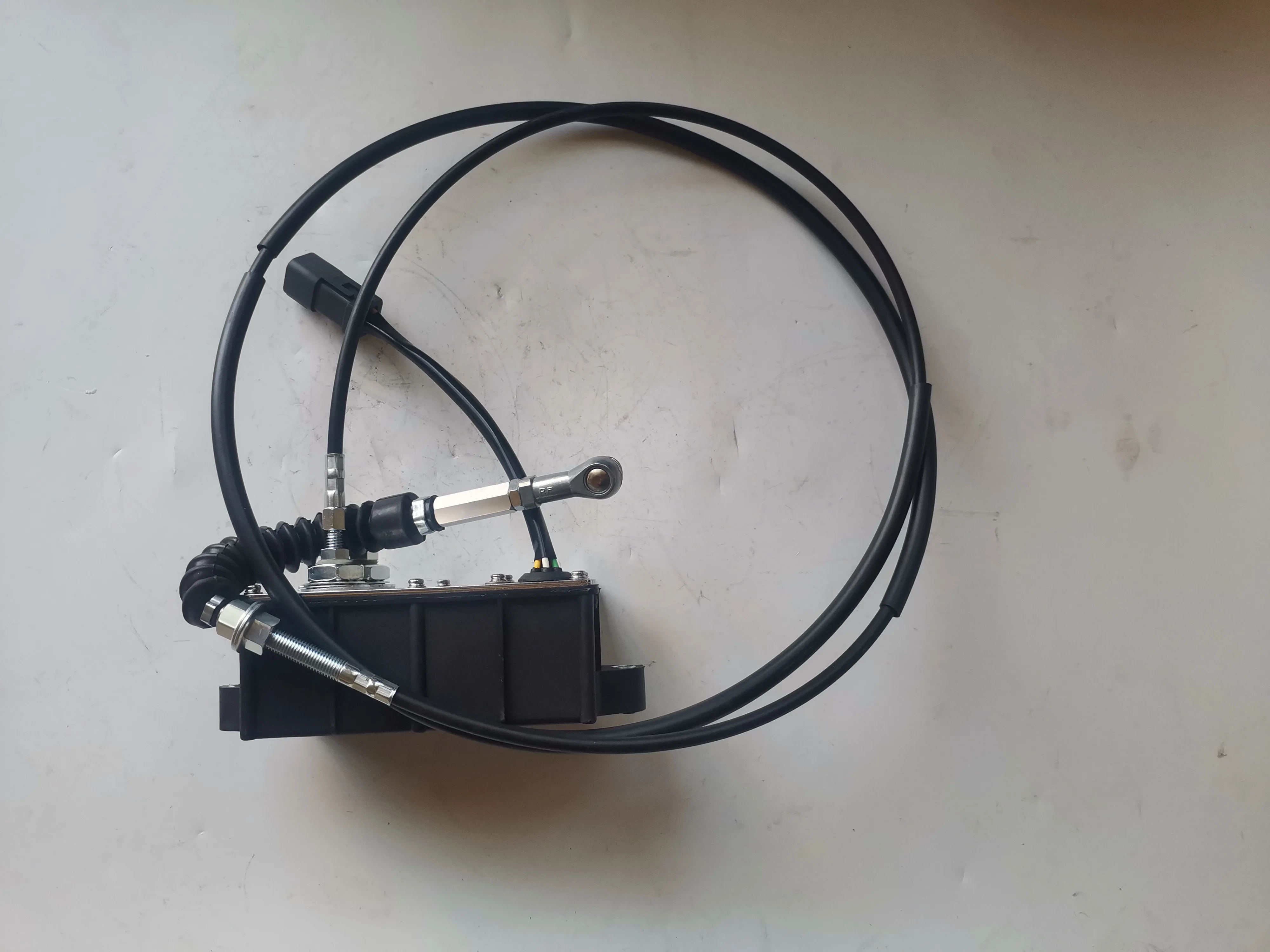 21EN-32240 R80-7 حفار محافظ خنق المحرك Accel المحرك الجمعية وحدة تحكم المحرك لشركة هيونداي روبيكس 80-7 حفارة جزء