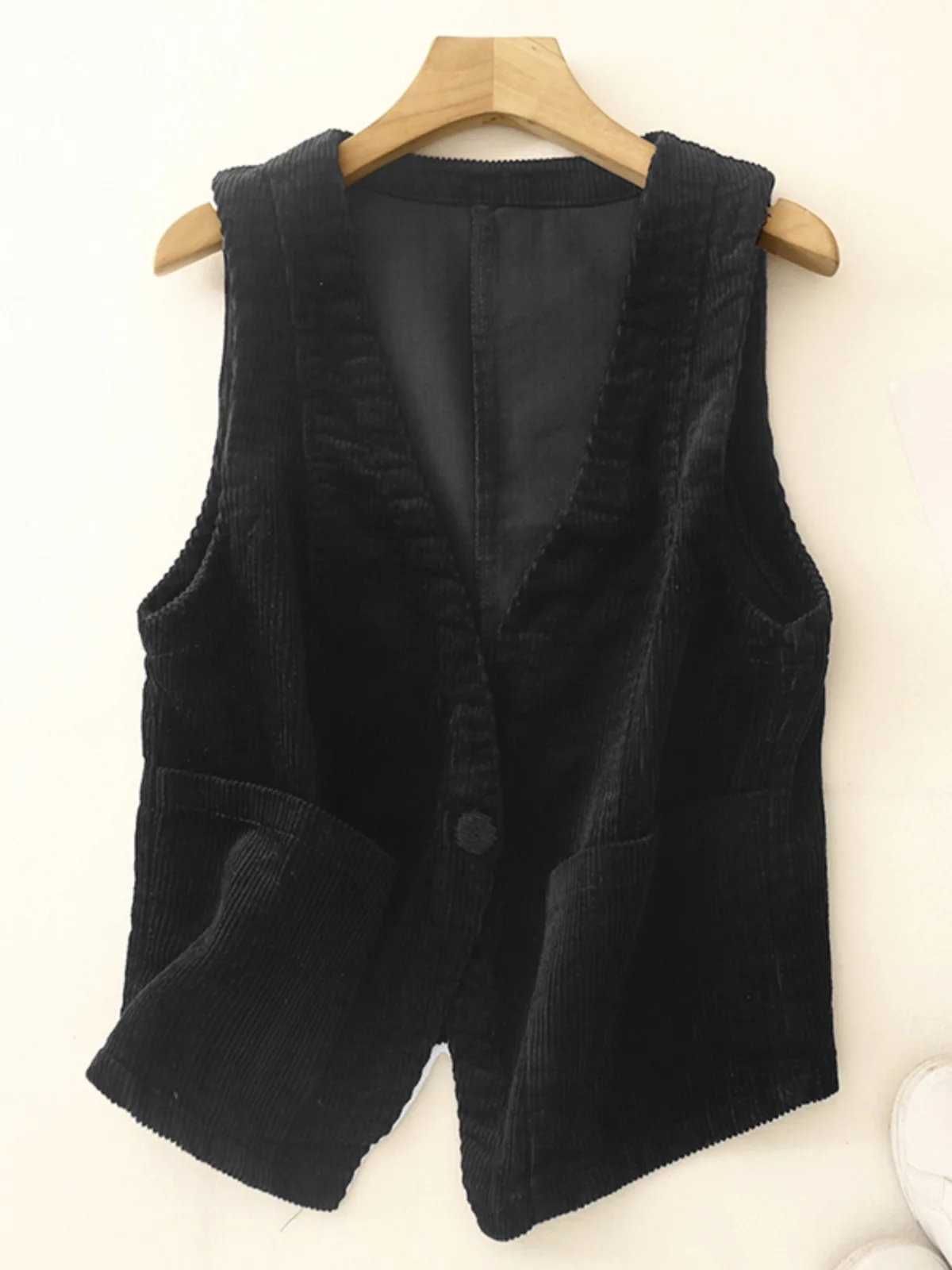 

Корейский бархатный жилет с V-образным вырезом для женщин, свободный крой, универсальный, стройнящий, весна 2025, повседневная одежда, размеры для фигуры типа «груша»