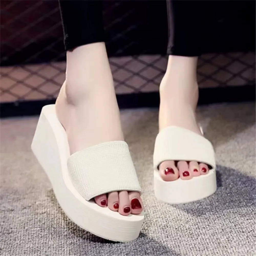 shoes woman summer style 2024 ladies fashion cute slippers summer beach shoes with thick soles slippery slope platform heels