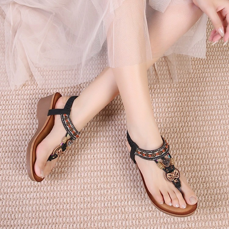 

Новые модные сандалии с камнями, в корейском стиле, на толстой платформе, женская обувь, домашние модные туфли на высоком каблуке с противоскользящей подошвой.