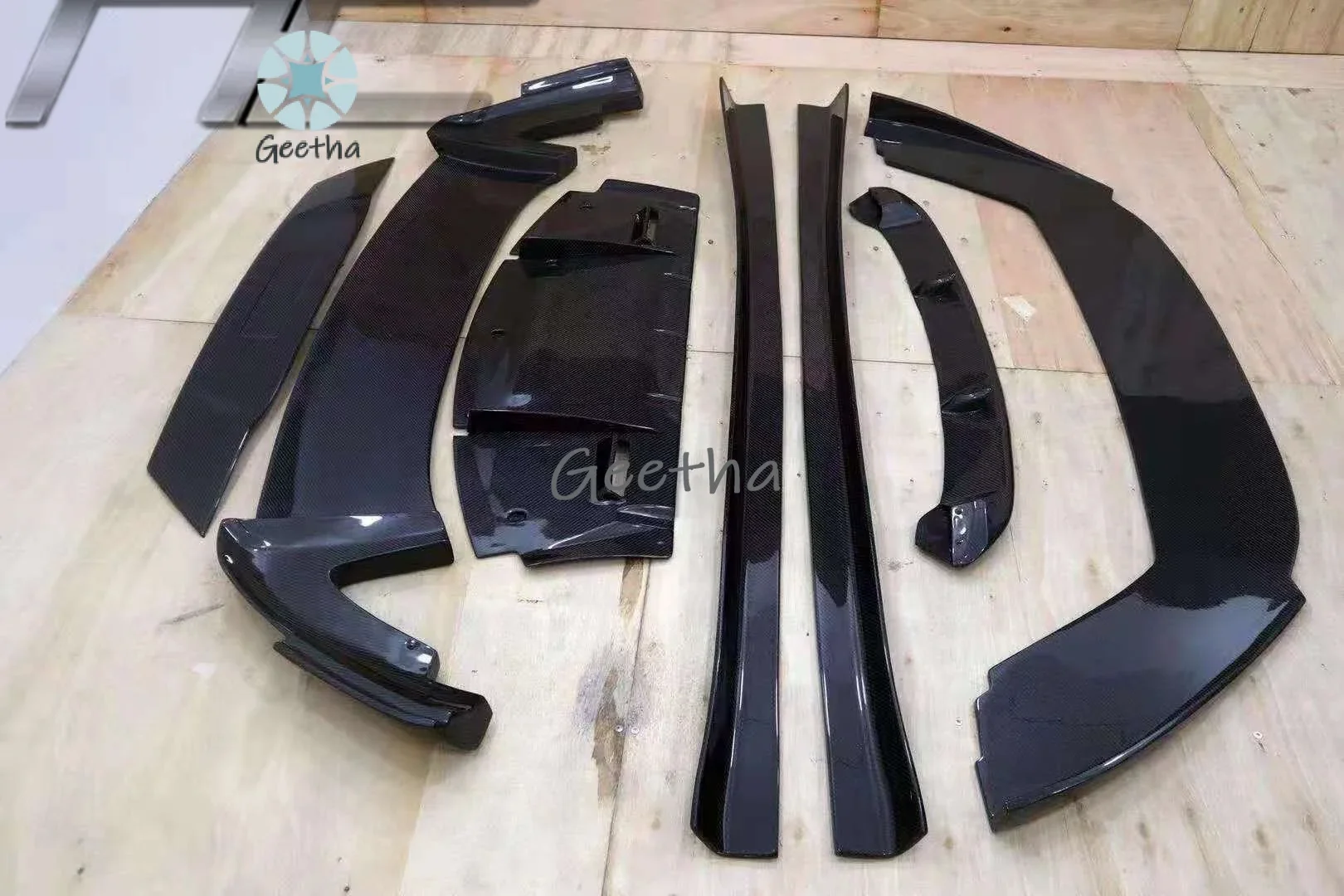 

Full Body Kit HM Style Carbon Fiber Parts with Front Lip Side Skirts Rear Diffuser for Ferrari California 2008-2014