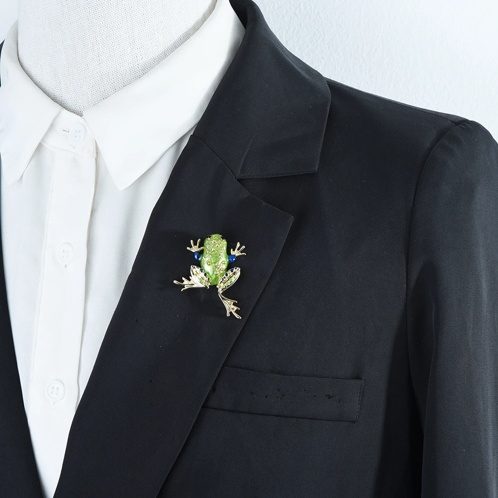 ICEYY Trendy Green Rhinestone Ename Frog Brooche Badge Pop Culture Lapel pin Party Friend Gifts Accessories