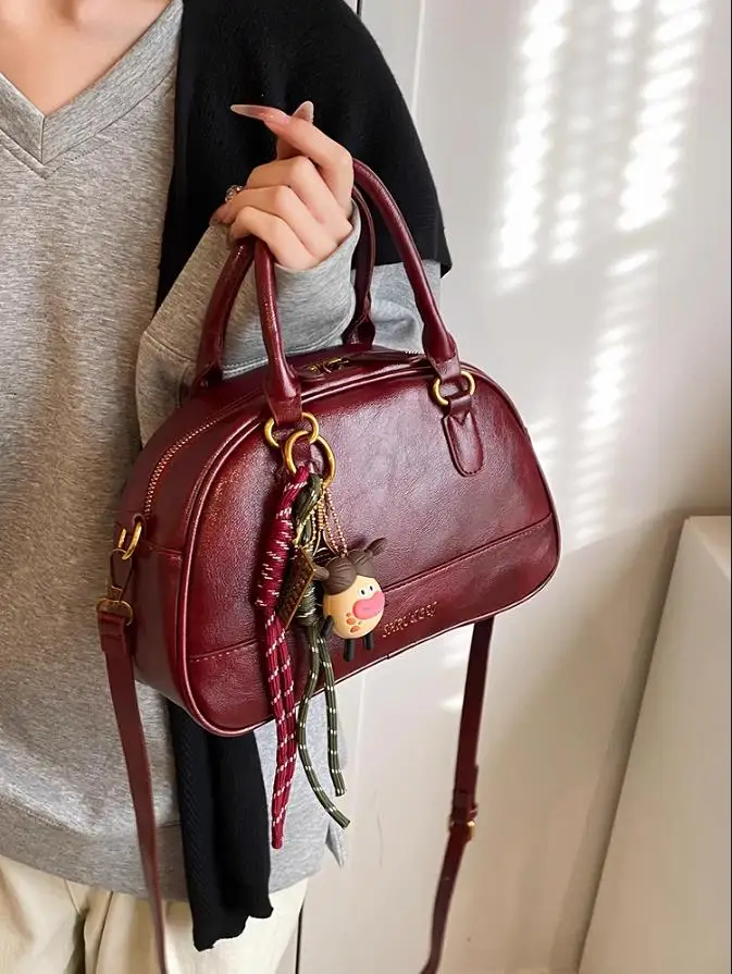 

Retro Red Bags Luxury Bowling Bags For Women Luxury Brand Designer's Handbags Small Versatile Crossbody Bag Boston With Pendants