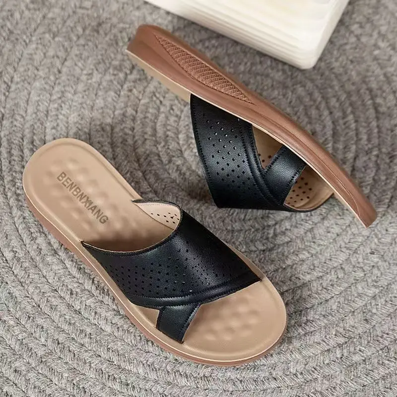 المرأة المفتوحة تو الجلود شقة وحيد النعال الصيف جديد لينة وحيد عدم الانزلاق خفيفة الوزن مريحة المنزل النعال شباشب لخارج المنزل