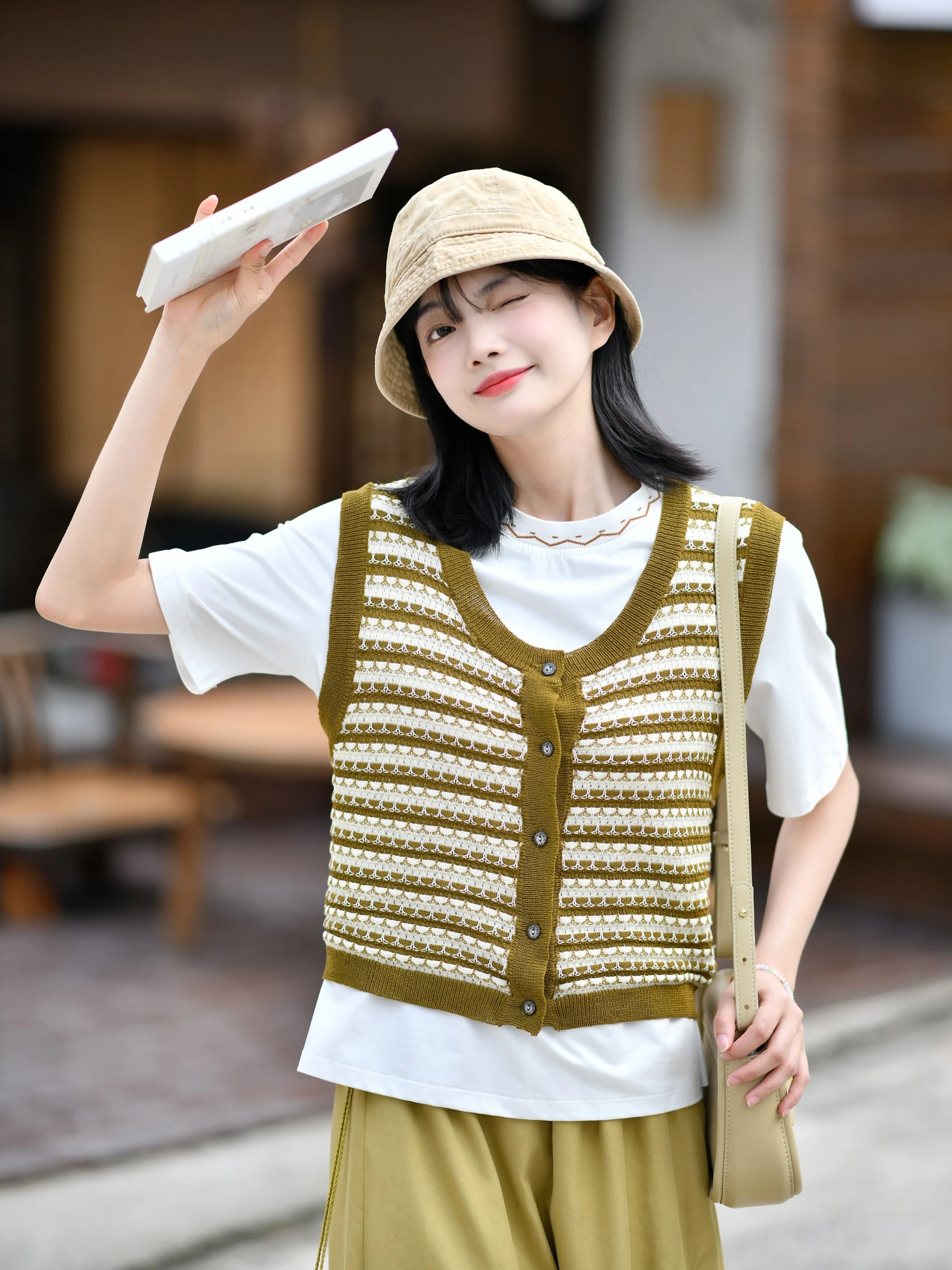 

Вязаный жилет в стиле ретро на пуговицах, тонкий летний топ для женщин, повседневный, круглый вырез, хлопок, цветной