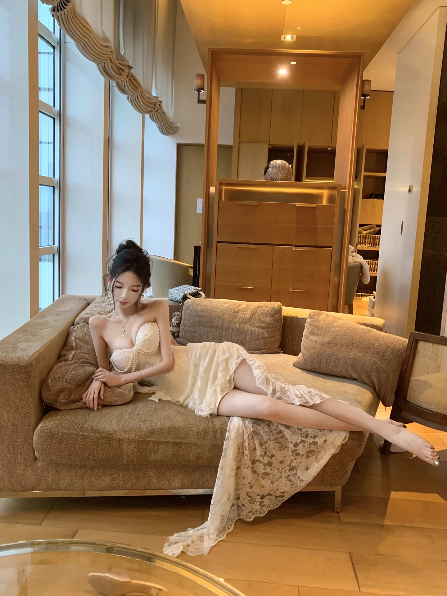 

Комплект J Studio Mermaid Muse: кружевной топ-бюстье с утягивающей талией и юбка с высокой талией, скрывающая бедра, для женщин.